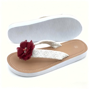 Chanclas de verano blancas de encaje con ojales para mujer, suela gruesa, diseño ecológico, con grandes corsages de tela amarillos/borgoña - Product Image 1