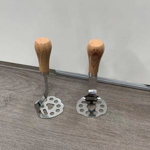 Écrase-pommes de terre en forme de patte de chat, en acier inoxydable, ustensile de cuisine pour la préparation des aliments pour bébés, avec manche en bois - Product Image 4