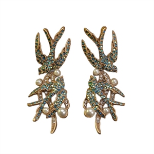 Orecchini Vintage con Design Retrò Esagerato Tempestato di Diamanti, Piccole Rondini Carine e un Tocco di Lusso Leggero in Stile Corte - Product Image 5