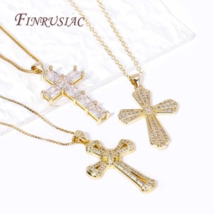 Colar Moderno com Pingente Cruz Cristã Jesus para Mulheres e Homens, Banhado a Ouro 18K, Corrente Elo, Choker com Zircônias, Joias e Presentes - Product Image 1