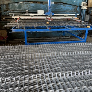 Valla de Panel Curvo 3D de Alta Calidad a Precio de Fábrica, Valla de Malla de Alambre Soldada Triangular - Product Image 5