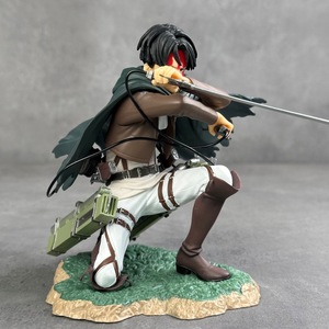 Modello Scenico in PVC di Levi Capitano, Edizione Speciale, con <span class=keywords><strong>Titan</strong></span> Attacco dei Giganti Danneggiato in Battaglia, Accovacciato e Insanguinato in Posizione di Stand-Off - Product Image 3