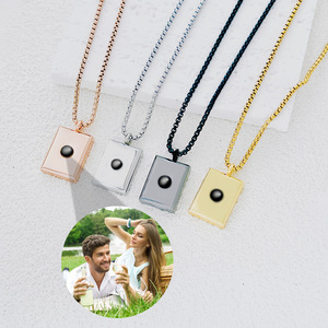 <span class=keywords><strong>Collana</strong></span> da Donna in Acciaio Inossidabile <span class=keywords><strong>con</strong></span> Ciondolo a Lettera per Fidanzamento e Catena a Maglie, Personalizzabile <span class=keywords><strong>con</strong></span> <span class=keywords><strong>Proiezione</strong></span> Immagine Fai-da-te, Dropshipping - Product Image 1