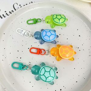 Llavero de tortuga luminosa, colgante de resina de dibujos animados con hebilla colorida, bonito adorno para mochila y accesorios de regalo, pedidos personalizados al por mayor - Product Image 4