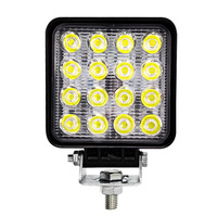 Lampe de travail carrée à faisceau d'inondation à LED 55mm d'épaisseur 48w 6500K Pods 12v-60v 16pcs 3030 Chip Light pour camion tracteur chariot élévateur camions