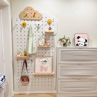 Organisateur mural en bois industriel avec crochets et étagères pour le rangement et la présentation à la maison, au bureau, en cuisine ou en salle d'artisanat