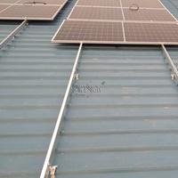 Support de montage solaire en aluminium anodisé en forme de trapèze personnalisé pour toiture métallique