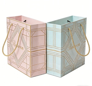 Sacs en papier personnalisés de luxe écologiques pour l'emballage commercial avec poignée – Vente en gros - Product Image 2