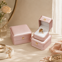 Boîte de présentation de bijoux de luxe Zebopak avec finition or rose et insert blanc pour l'emballage de colliers, bracelets et bagues