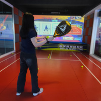 Simulateur de padel durable et écologique à faible entretien avec structure métallique et technologie de projection AR pour nouveaux terrains de padel