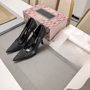 Chaussures pour femmes Jimmy, élégantes et tendance, en tissu mesh noir à haute élasticité et entièrement ornées de strass pressés à chaud. - Product Image 2