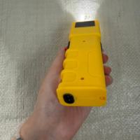 Senter Gantungan Kunci Luar Ruangan 928 911 Hitam, Senter Promosi LED Berkedip dengan Remote Control