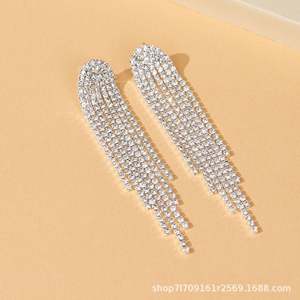Boucles d'oreilles pendantes de luxe haut de gamme en alliage, ornées de strass et de diamants super brillants, forme boule, pour mariage et dîner, modèle transfrontalier Europe et États-Unis - Product Image 4