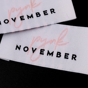 Accessori moda Low MOQ etichette principali personalizzate con Logo di marca rosa piccole etichette Private fatte <span class=keywords><strong>a</strong></span> <span class=keywords><strong>mano</strong></span> sul retro per vestiti di borse - Product Image 3