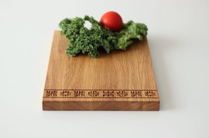 Planche de service en bois de frêne avec rainure pour jus, sans poignée, grain naturel, HORECA, OEM, personnalisable, Vietnam - Product Image 2