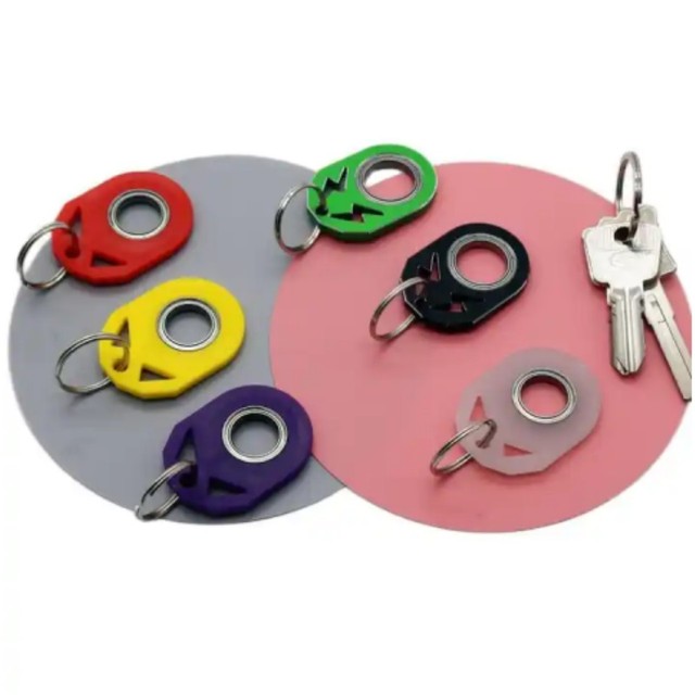 Cool Fashion Cute Vintage Rubber Zinc Alloy LED Anime Lightning Spinner Keychains Dimmable Feature-DIY Gift for Professionals