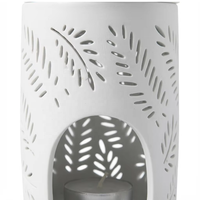 Brûleur d'huiles essentielles en céramique blanche moderne, design de fleur creuse, porte-bougie chauffe-plat en porcelaine, diffuseur d'arômes pour la décoration de la maison