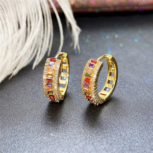 Orecchini a Cerchio Trendy con Pietre Colorate per Donne, Gioielli Minimalisti Placcati Oro, Accessori per Uso Quotidiano - Product Image 2