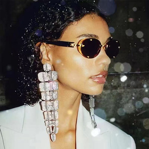 Gafas de sol personalizadas de alta gama con montura redonda para mujer, montura negra, lentes de PC, protección UV400, estilo Instagram - Product Image 1