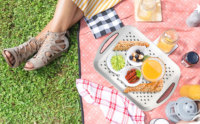 Assiette carrée de camping en plastique PP durable et écologique, antidérapante, avec poignées, motif personnalisé, moderne, en stock