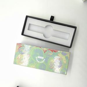 Boîte cadeau magnétique pliable personnalisée en gros pour bijoux, avec gaufrage, en carton recyclé, pour boucles d'oreilles, colliers et bagues - Product Image 4