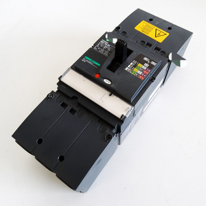 Elettrico NSX100 NA NSX100NA NSX 100-160-250 F/N/H/NA 100A-Controller di programmazione usato automazione industriale - Product Image 1