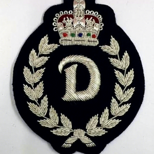 Parche Bordado de Alta Calidad con Diseño Personalizado, Tela de Lona de Moda, Bordado 3D Hecho a Mano, Color Sólido, con Hilo de Bullion y Corona - Product Image 1