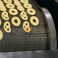 Bandes transporteuses métalliques en spirale à mailles tissées, à entraînement positif, pour produits agricoles