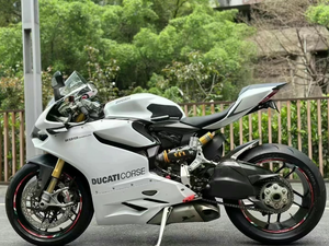 Moto d'<span class=keywords><strong>Occasion</strong></span> Ducati Panigale 1199S 1198cc Puissante et Élégante - Product Image 4