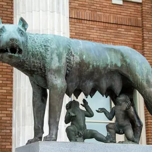 Outdoor decoration modern metal italian wolf statue life size bronze rome wolf feeding babies statue