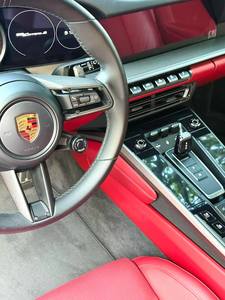 Voiture d'<span class=keywords><strong>occasion</strong></span> 2024 911 Turbo Coupé avec boîte de vitesses automatique, volant à gauche, sièges en cuir, toit ouvrant panoramique foncé R20 - Product Image 2