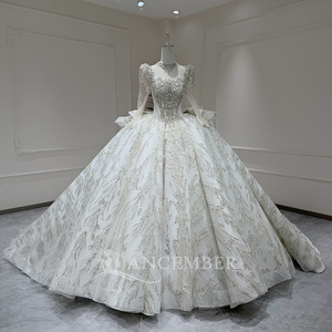 Robe de mariée de bal de chapelle moderne Xx44 personnalisable avec appliques de cristaux et sequins, décolleté cœur, manches régulières - Product Image 2