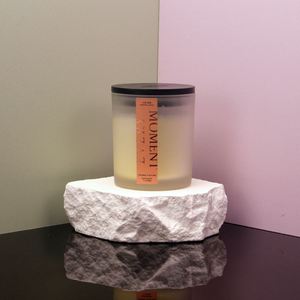 Bougie en cire de soja parfumée dans un bocal en verre, minimaliste, aromathérapie, décoration d'intérieur, parfum floral végétal - Product Image 3