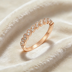 Anillo de compromiso y moda de plata personalizado con oro macizo de 10K/14K/18K, con circonitas cultivadas en laboratorio CVD de calidad IGI VVS-VS, corte brillante, estilo clásico y diseño en racimo. - Product Image 5