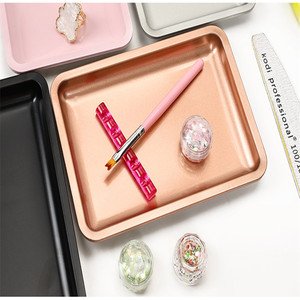 Support en métal en forme de cœur pour flacon de vernis à ongles, porte-breloques et strass, outil de rangement pour usage esthétique (vente en gros) - Product Image 4