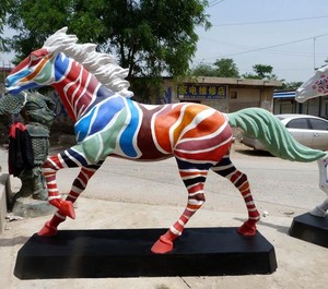 Décoration de jardin grandeur nature cheval en fibre de verre sculpture fournisseur - Product Image 6