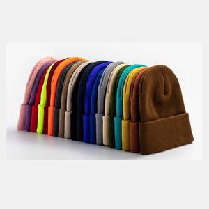Sombrero de punto suave acrílico de Color sólido clásico superventas, gorros de invierno informales personalizados al por mayor para mantener el calor - Product Image 3