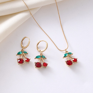 Set di Gioielli con Collana e Orecchini a Forma di Ciliegia per Donne, Stile Estivo Dolce e Fruttato, Accessori alla Moda - Product Image 2