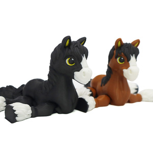 Figura de Caballo Articulada Impresa en 3D con Articulaciones Móviles - Artesanía de Resina, Diseño Art Deco, Material PLA, Decoración para el Hogar, Graduación, Bodas - Product Image 3