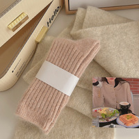 Chaussettes d'hiver à épaisseur mélangée pour femmes Chaussettes chaudes épaissies doublées de polaire Chaussettes de sommeil à la maison Chaussettes douces