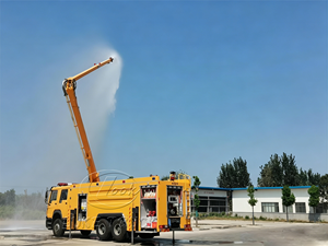 Pompe à incendie aérienne de 32 tonnes HOWO TX 6x4 24M avec grand réservoir d'eau et de mousse - Product Image 4