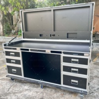 Station de travail de diffusion et d'enregistrement AV personnalisée, en flight case, pour 2 écrans de 40 pouces, Motorsport