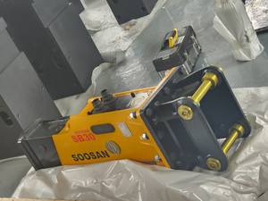 Martillo hidráulico SOOSAN SB30 tipo caja silencioso para demolición de rocas duras, para miniexcavadoras y cargadoras compactas Bobcat. - Product Image 3