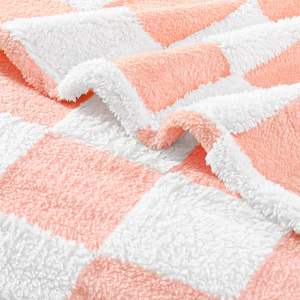 Couverture en polaire minky coréenne en flanelle douce et chaude à carreaux pour lit et canapé – Vente en gros - Product Image 2