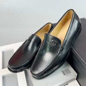 Mocassins noirs classiques, ornés de boutons métalliques raffinés, style élégant business casual, chaussures habillées - Product Image 3