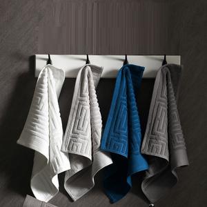 Serviette de bain 100% coton avec logo personnalisé Serviette de bain en coton jacquard de luxe avec boucles épaisses Essuie-mains en coton à boucles épaisses - Product Image 1