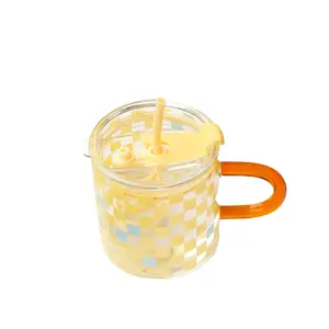 Tasse à poignée en damier tasse en verre coloré à haute teneur en bore résistant à la chaleur gobelets de verrerie grande capacité avec poignée et paille