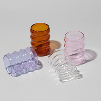 Gobelets en verre modernes en gros, grande capacité, étanches, réutilisables, portables, design créatif ondulé pour le thé, le café, le lait, usage domestique