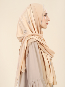 Pañuelo largo de gasa suave con pedrería al por mayor, chal de moda musulmán, hiyab, pañuelos para la cabeza para mujer, pañuelo islámico prémium - Product Image 1