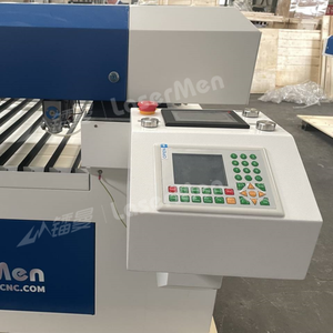 Machine laser hybride LM-1325 150W pour la production d'artisanat en acier au carbone et acrylique - Product Image 6